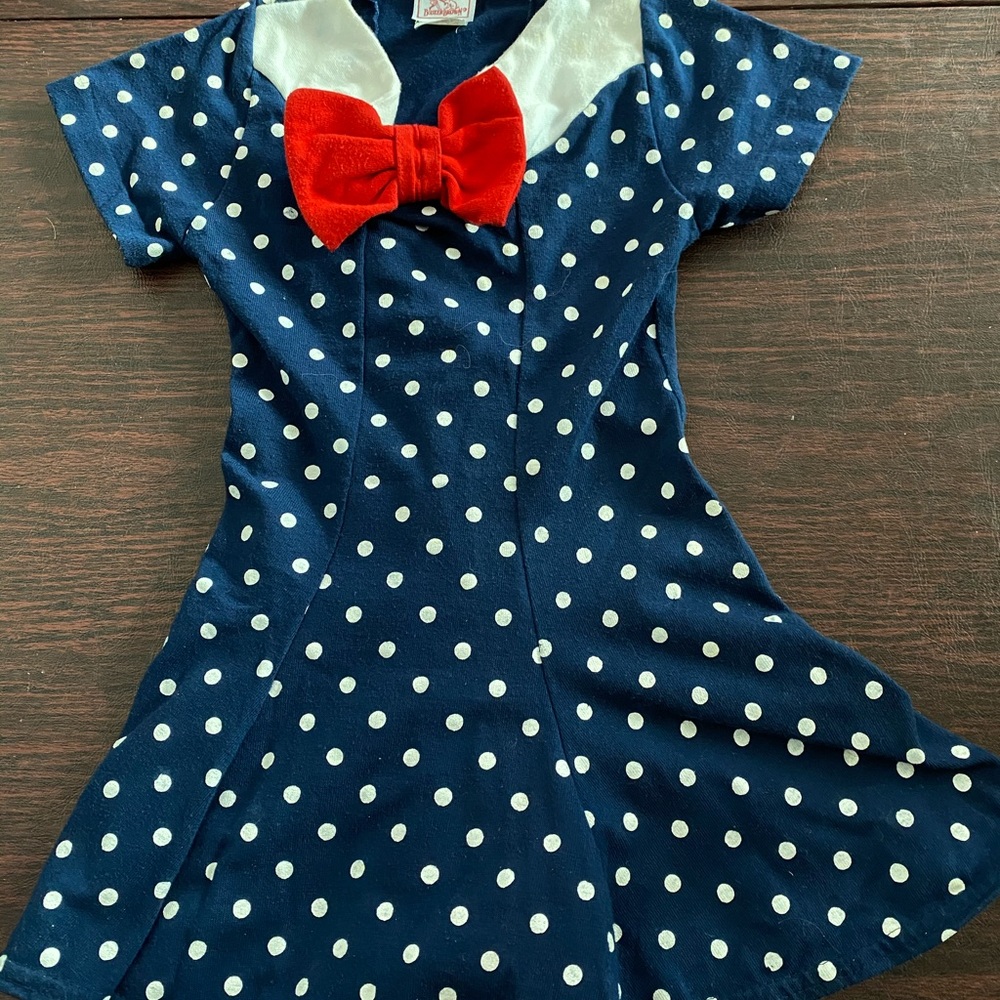 Adorable sailor dress. A line with a red bow tie. - Picture 2 of 4